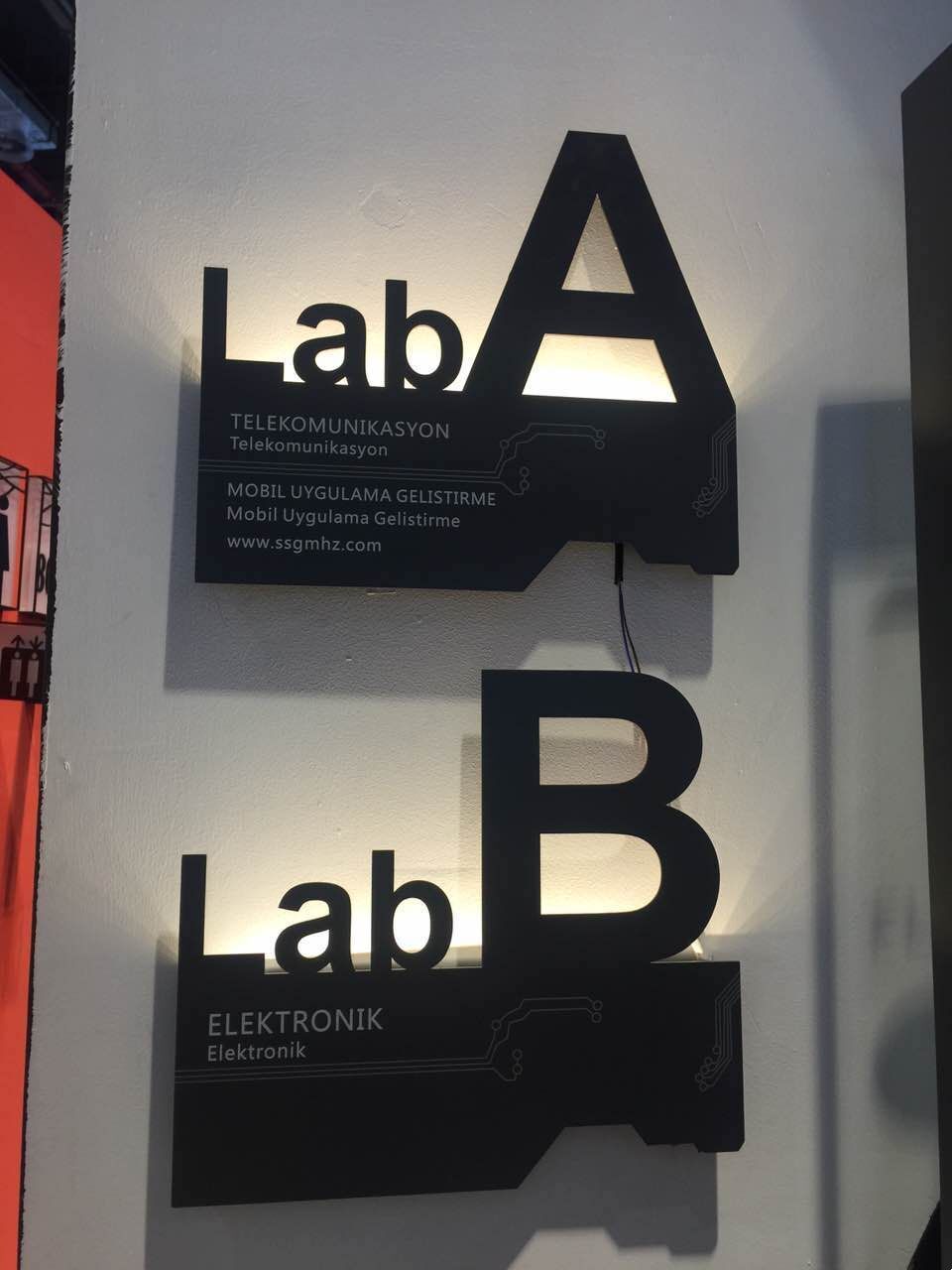 标识牌制作过程中喷漆主要工序介绍