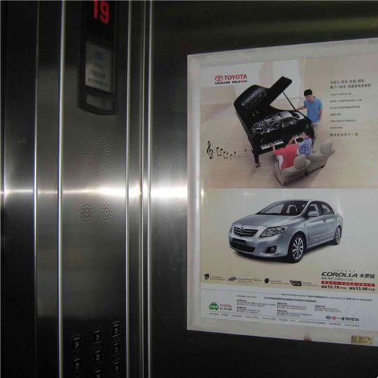 电梯门广告制作因为它的优势所在